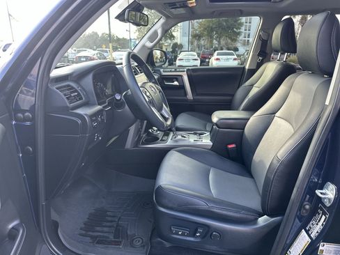 Used 2022 Toyota 4Runner SR5 Premium image 16