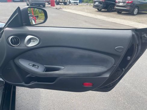 Used 2017 Nissan 370Z Touring RWD image 31