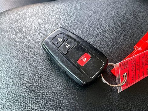 Used 2021 Toyota RAV4 XLE FWD image 36