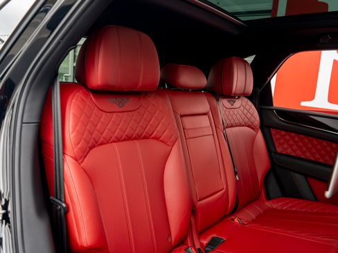 Used 2017 Bentley Bentayga AWD/4WD image 32