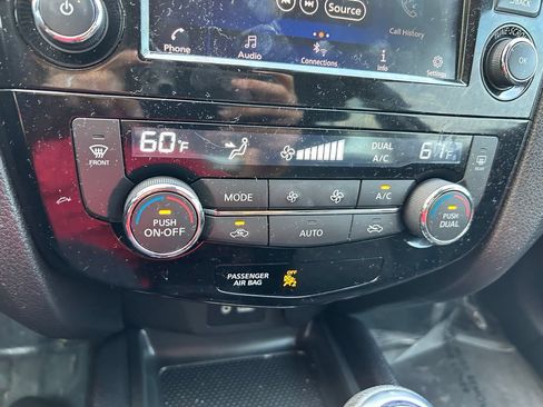 Used 2021 Nissan Rogue Sport SV FWD image 26
