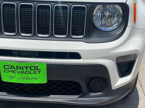 Used 2023 Jeep Renegade Latitude AWD/4WD image 7