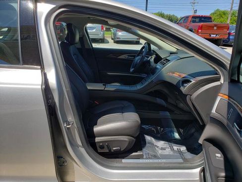 Used 2013 Lincoln MKZ FWD image 19
