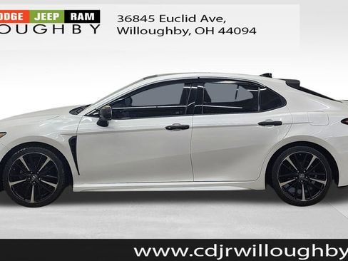 Used 2018 Toyota Camry XSE image 5