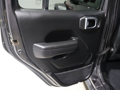 Certified 2023 Jeep Wrangler Unlimited Rubicon w/ Cold Weather Group image 19