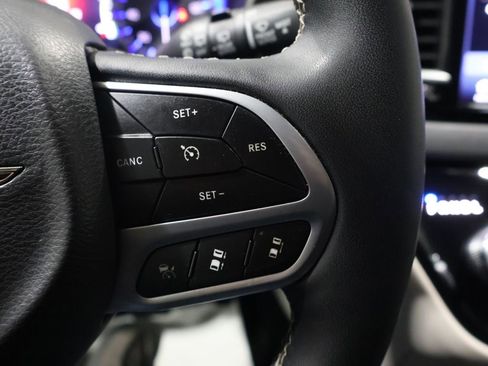 Certified 2024 Chrysler Pacifica Touring-L image 33