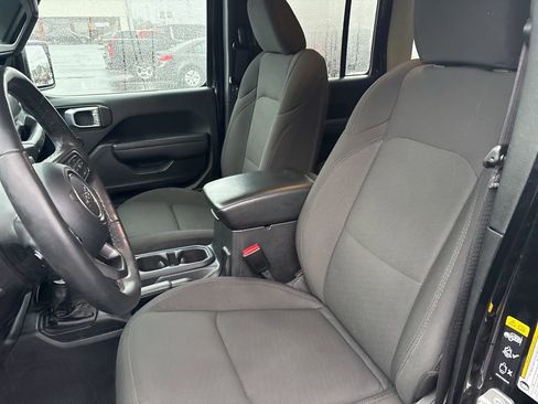 Used 2023 Jeep Wrangler Unlimited w/ Cold Weather Group image 29