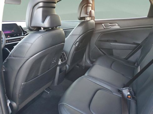 Certified 2025 Kia Sportage EX image 9