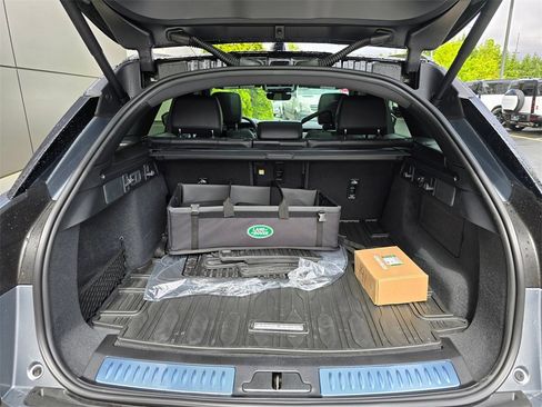 New 2026 Land Rover Range Rover Velar Dynamic SE image 28