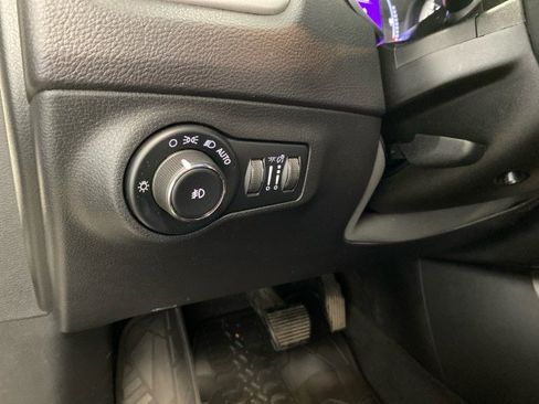 Used 2018 Jeep Compass Latitude w/ Cold Weather Group AWD/4WD image 17