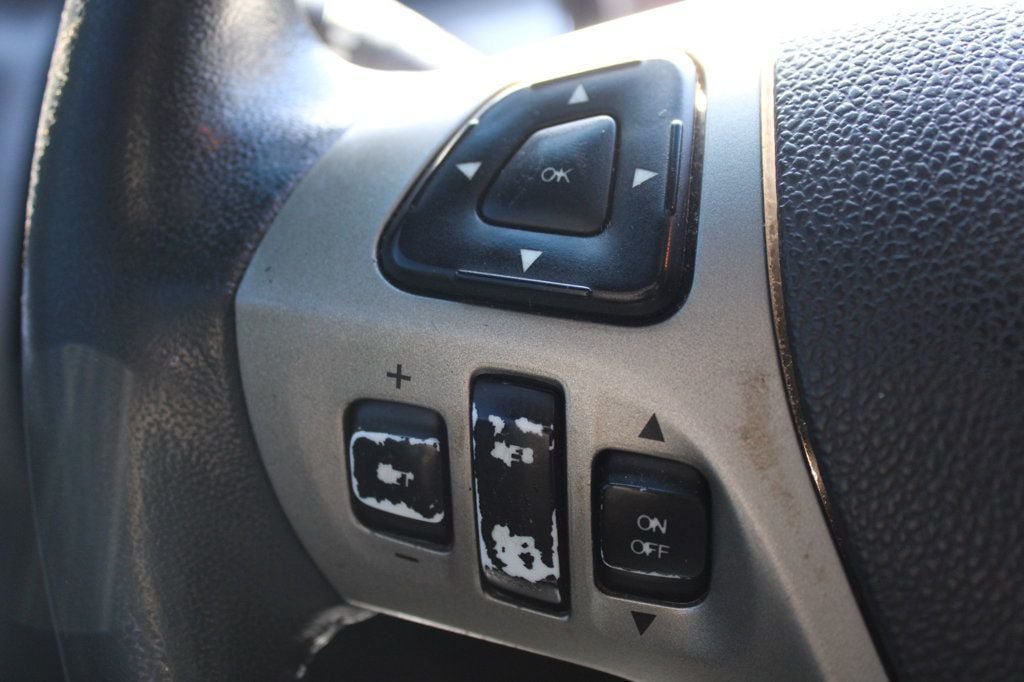Used 2013 Ford Taurus SEL FWD image 22