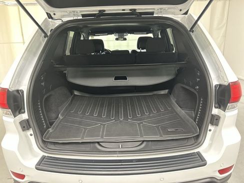 Used 2021 Jeep Grand Cherokee Laredo AWD/4WD image 21