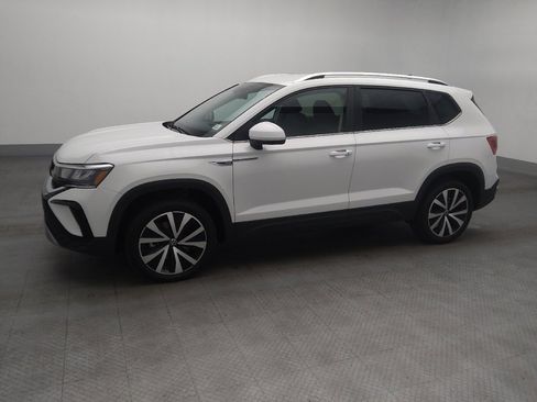 Used 2024 Volkswagen Taos SE image 2