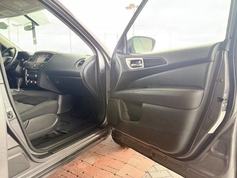 Used 2020 Nissan Pathfinder SV image 38