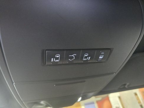 Used 2017 Dodge Grand Caravan SXT w/ Driver Convenience Group FWD image 28