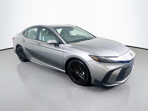 Used 2025 Toyota Camry SE FWD image 3