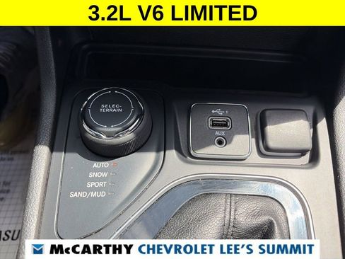 Used 2019 Jeep Cherokee Limited AWD/4WD image 11
