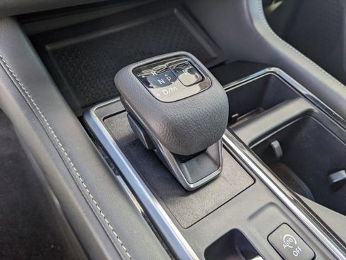 Used 2024 Nissan Pathfinder SL w/ Black Appearance Package image 30