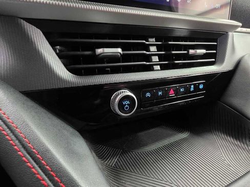 Used 2025 Ford Explorer ST-Line w/ ST-Line Street Pack image 17