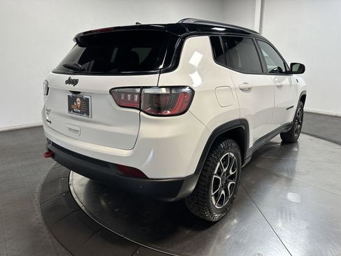 Used 2025 Jeep Compass Trailhawk AWD/4WD image 13