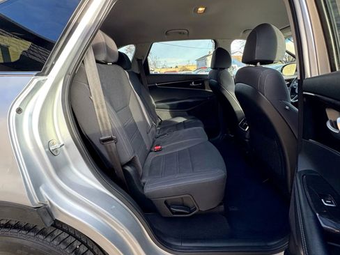 Used 2018 Kia Sorento LX image 15