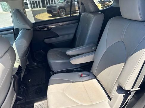 Used 2022 Toyota Highlander Limited AWD/4WD image 34