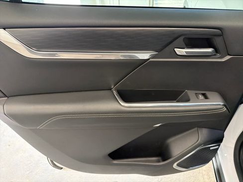 Used 2025 GMC Acadia Elevation image 27