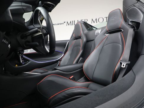 Used 2025 McLaren Artura Spider RWD image 21