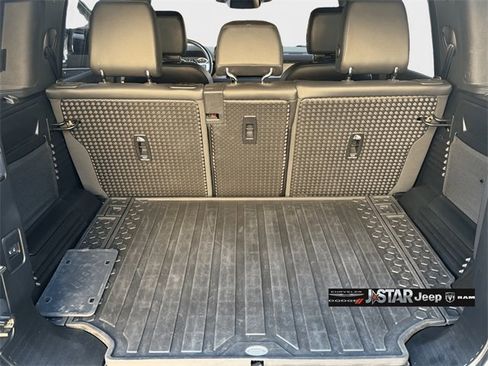 Used 2023 Land Rover Defender 110 X-Dynamic SE image 15