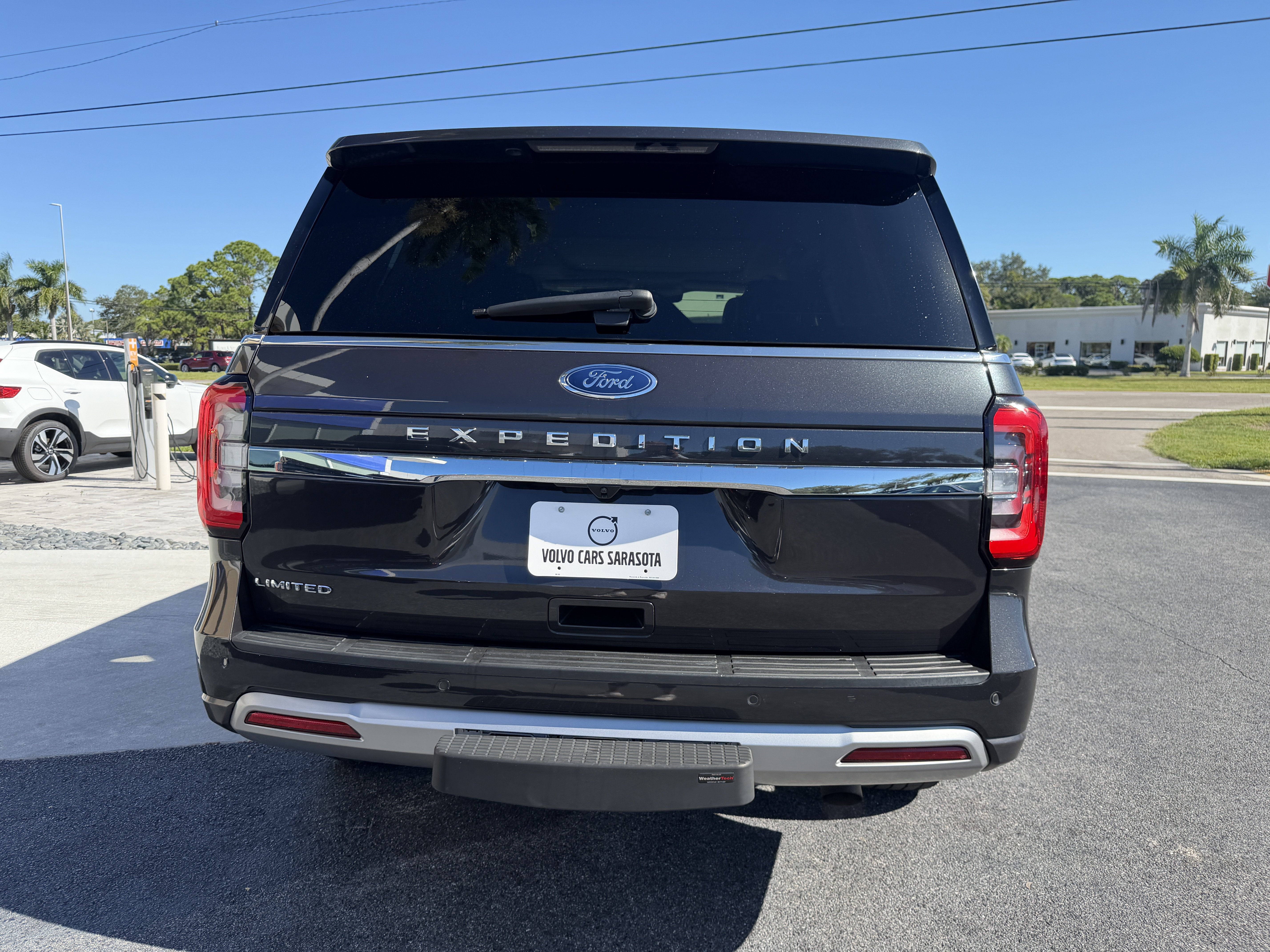 Used 2023 Ford Expedition Limited AWD/4WD image 4
