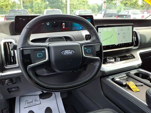 Used 2025 Ford Expedition Platinum AWD/4WD image 7