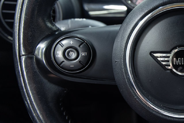 Used 2019 MINI Cooper 4-Door Hardtop w/ Storage Package FWD image 14