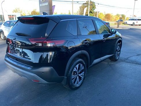 Used 2023 Nissan Rogue SV image 5