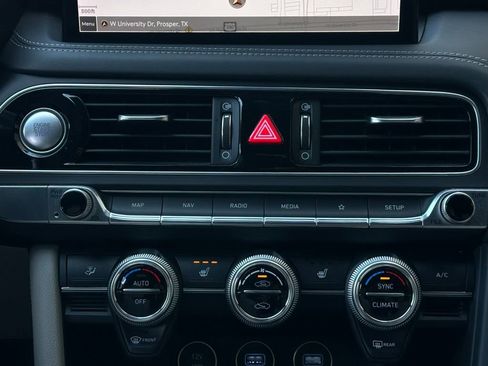 Used 2022 Genesis G70 2.0T image 14