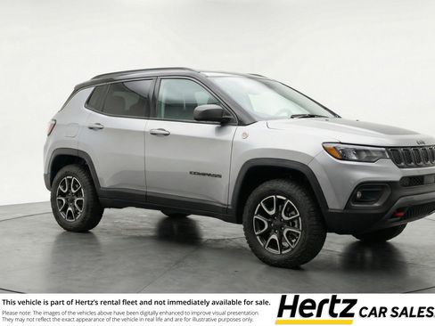 Used 2025 Jeep Compass Trailhawk w/ Trailer Tow Group image 1