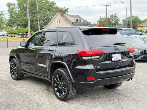 Used 2021 Jeep Grand Cherokee Laredo X AWD/4WD image 6