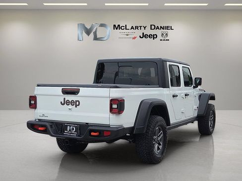 Used 2025 Jeep Gladiator Mojave w/ Convenience Group AWD/4WD image 5