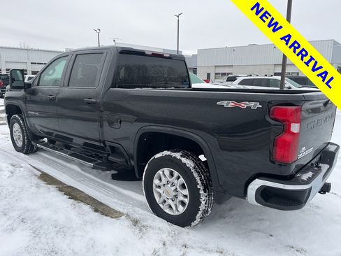 Used 2021 Chevrolet Silverado 2500 LT w/ Convenience Package image 7