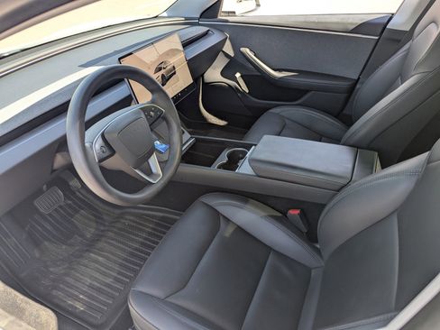 Used 2024 Tesla Model 3 Standard Range image 24