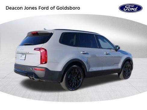 Used 2022 Kia Telluride SX w/ Nightfall Edition Package image 3