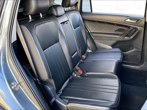 Used 2022 Volkswagen Tiguan SE w/ Panoramic Sunroof Package AWD/4WD image 26