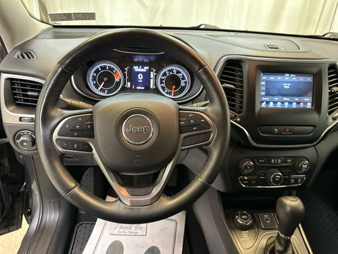 Used 2019 Jeep Cherokee Latitude Plus w/ Cold Weather Group image 3