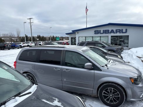 Used 2016 Dodge Grand Caravan R/T image 8