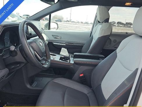 Used 2024 Toyota Sienna XSE image 7
