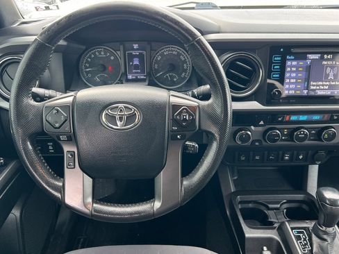 Used 2016 Toyota Tacoma TRD Off-Road image 14