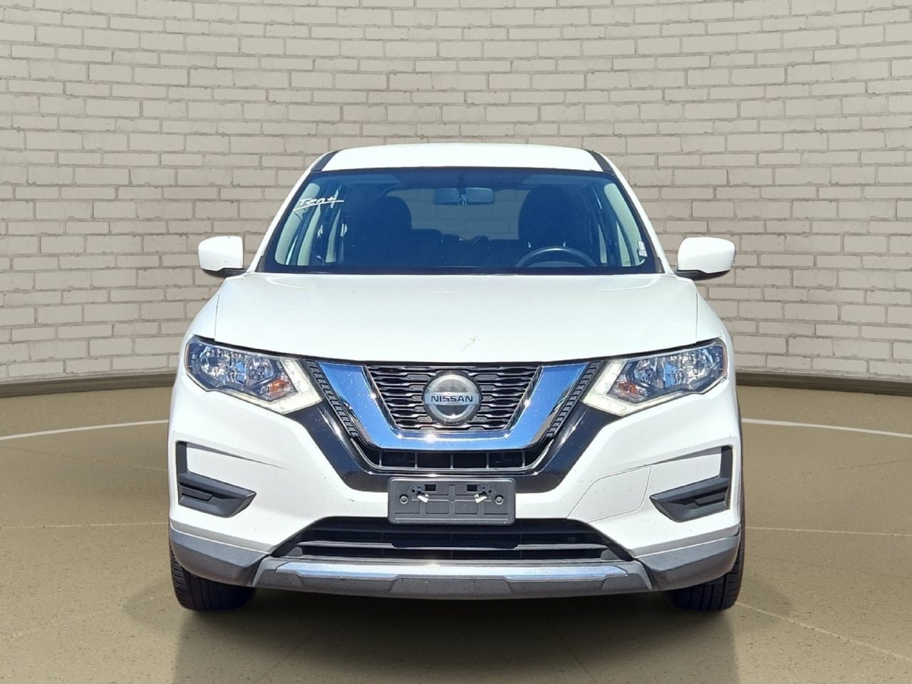 Used 2018 Nissan Rogue S FWD image 2