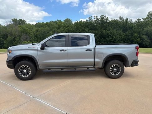 Used 2023 Chevrolet Silverado 1500 ZR2 w/ Technology Package AWD/4WD image 2