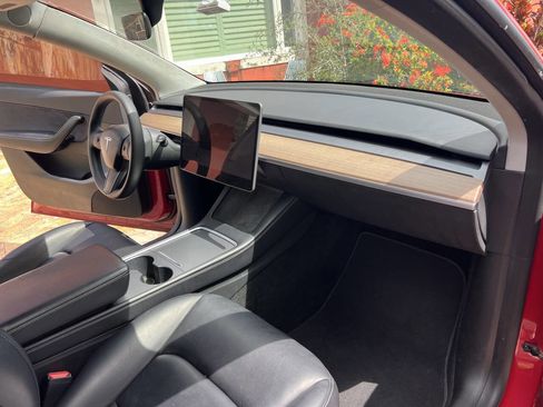 Used 2022 Tesla Model Y Long Range image 15