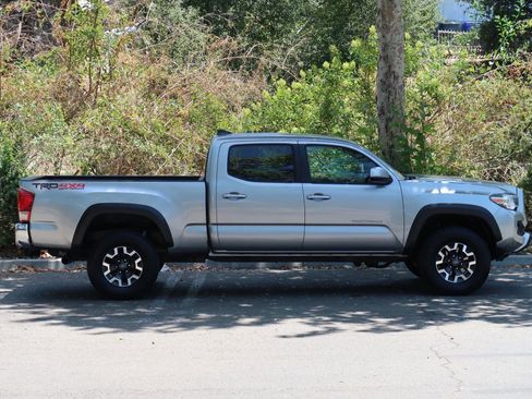 Used 2017 Toyota Tacoma TRD Off-Road w/ Tow Package AWD/4WD image 12