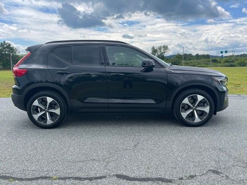 Used 2024 Volvo XC40 B5 Core AWD/4WD image 5